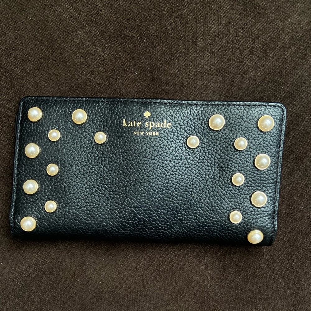 Beautiful Kate Spade Pearl Wallet